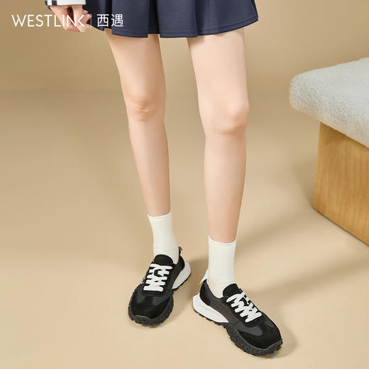 西遇厚底德训鞋女新款秋季复古芭蕾风休闲鞋黑色软底运动鞋子V1857137 商品图3
