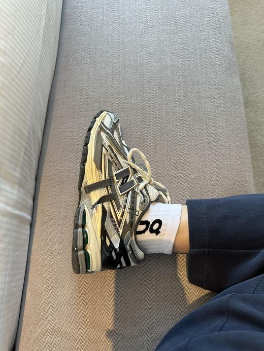 昂&*跑情侣款 中腰袜 商品图1