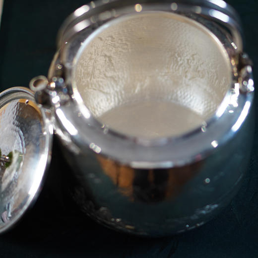 杨兴录1L高筒锤纹提梁银壶 约577g左右 商品图6