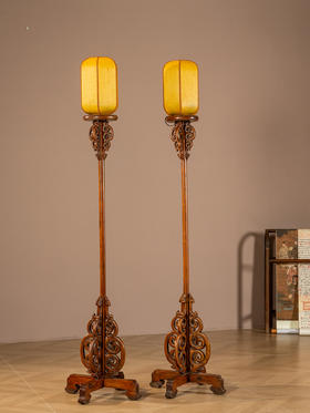 清	黄花梨云纹固定式灯架（一对）