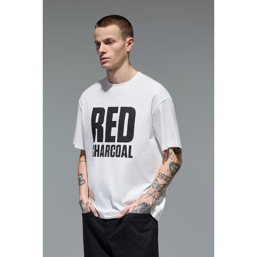 REDCHARCOAL 红炭白色红字基础款短袖T恤男夏季宽松吸湿速干半袖 商品图1