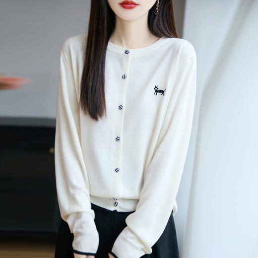 纤束马精纺羊毛小猫刺绣开衫 N-592 商品图2