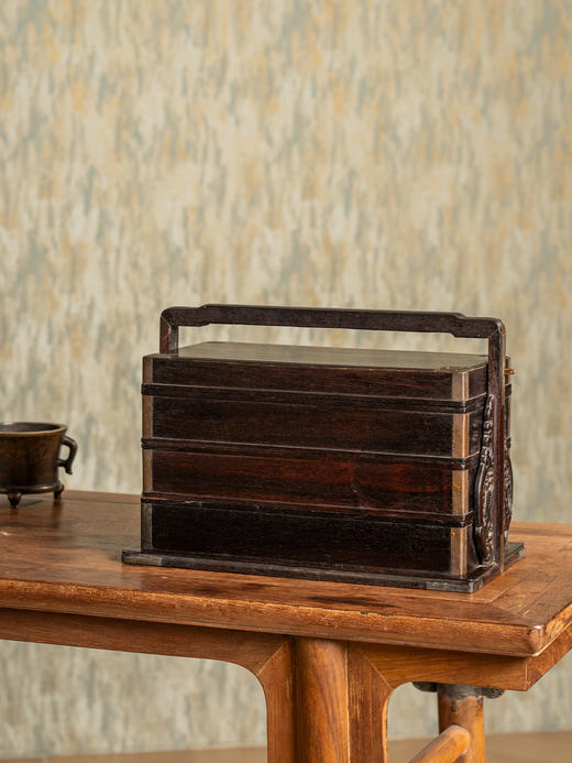 清早期	紫檀铜包角三撞提梁盒 商品图0