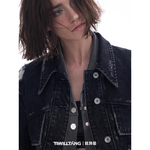 启世录TIWILLTANG “摇滚余晖”破洞牛仔外套女春秋显瘦水洗夹克 商品图3