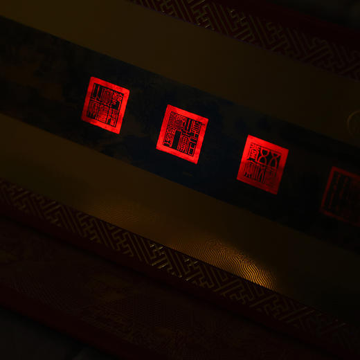 【《故宫双绝》金箔版】顺丰包邮，真品保证，印章防伪！（《清明上河图》+《千里江山图》，每幅赠2枚故宫邮票），献礼故宫博物院百年华诞！ 商品图5