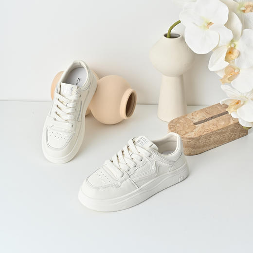 经典鲨2025秋专柜款韩版百搭圆头透气平底休闲小白鞋板鞋女KW194-537101 商品图2