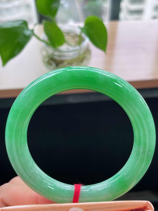 54圆条翡翠手镯 商品图1