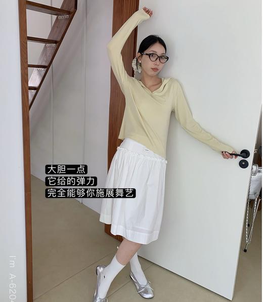 老米优品🎈3-5天！轻松拿捏「不费力的秋日时髦」《爱心刺绣连帽衫》秋日tee, 自带绒感的慕斯羊绒，像把晒了一整天的毯子披在身上🧸 弹力好~T250915A 商品图2