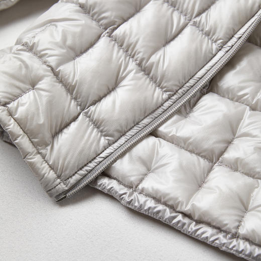 ROMI STUDIO“轻盈锁温”格纹衔缝超轻薄白鹅羽绒外套RWCWWG6175 商品图4