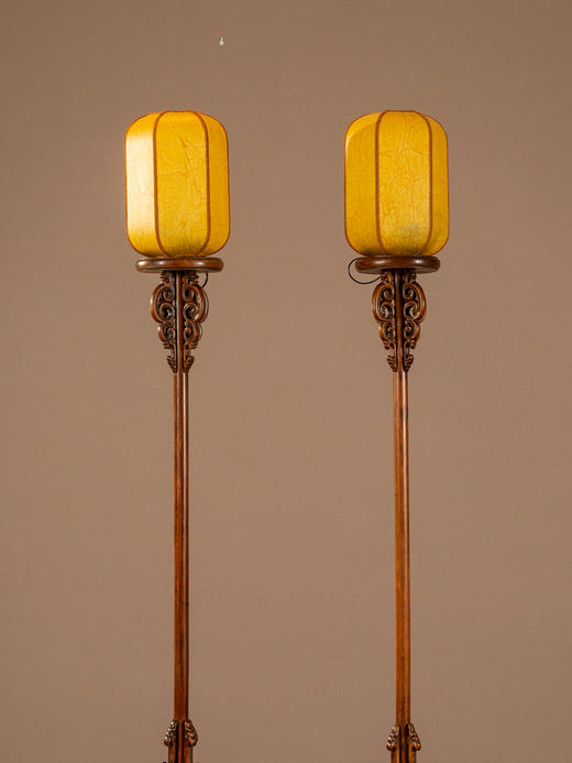 清	黄花梨云纹固定式灯架（一对） 商品图2