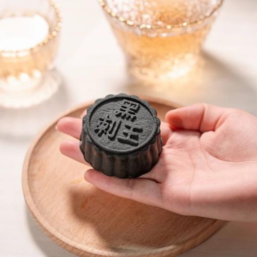 黑刺冰皮榴莲月饼，百分百榴莲肉入陷，无其他果酱添加，营养更丰富，一块榴莲冰皮含榴莲量≥40%，顺丰冷链运输配送 商品图4