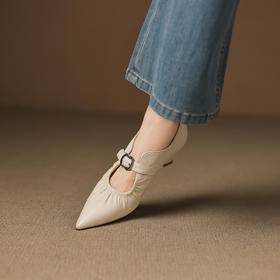 【预售5天】时尚尖头细跟浅口单鞋女百搭纯色韩版风一字扣带羊皮中跟皮鞋JLY&18-759