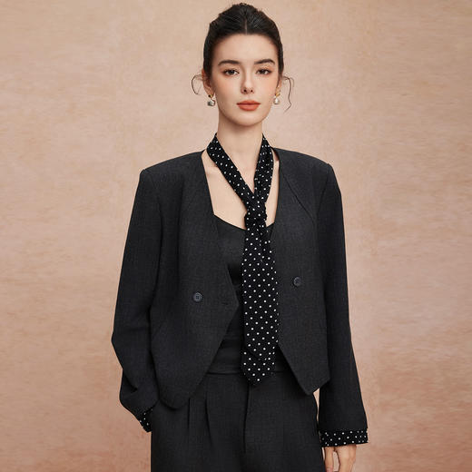 QG101斯尔丽25新款时尚套装文艺通勤小香外套波点丝巾配修身直腿裤套装 商品图7