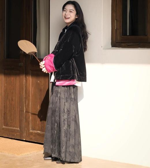 改良马面裙 经典版型 皎皎玉兰花 满目皆春意 上身腿长立马拉升10公分  打造无与伦比的垂坠高级感版型 商品图1