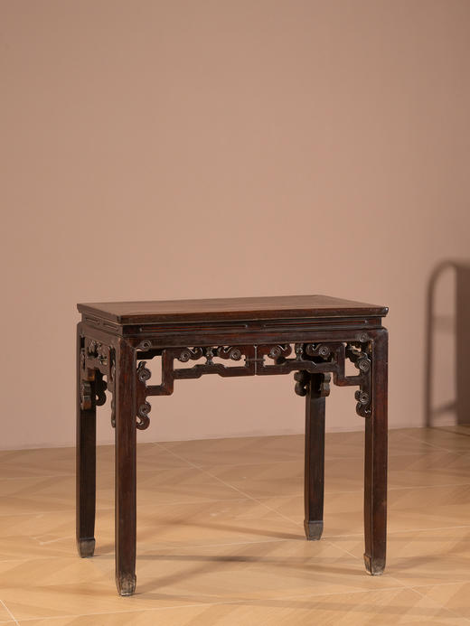 清	红木束腰马蹄腿拐子云纹半桌 商品图0