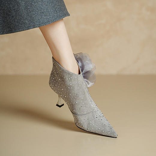 【预售5天】短靴子女巨好看配裙子新款早秋冬高细跟水钻花朵气质尖头宴会ALS&2597 商品图1