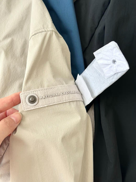 原单正品国家地理户外休闲外套，男女同款
颜色：玛瑙灰 猎户座蓝 炭黑色
尺码：s m l xl xxl   稍宽松效果 商品图4