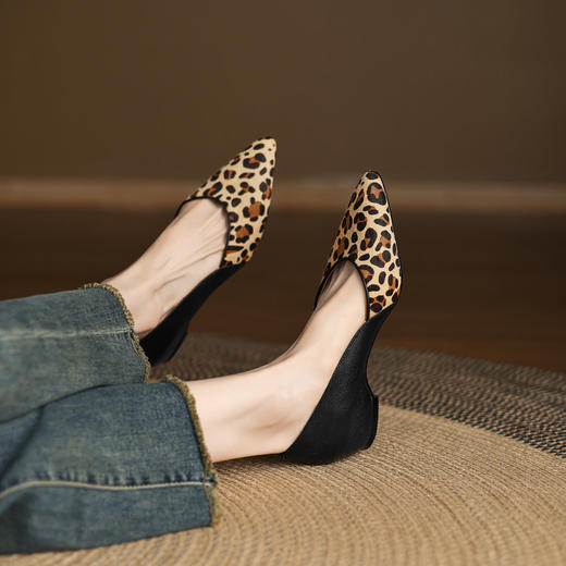 【预售5天】软真皮豹纹羊皮平底单鞋女内增高新款春秋季尖头浅口中跟女鞋LD&7418 商品图1