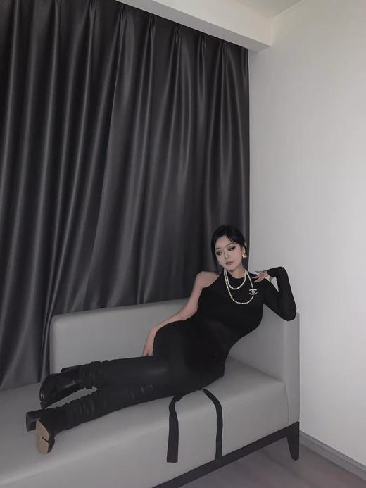 香奈儿双c珍珠晶饰设计皮穿项链 女款 黑（ZS*XK） 商品图4