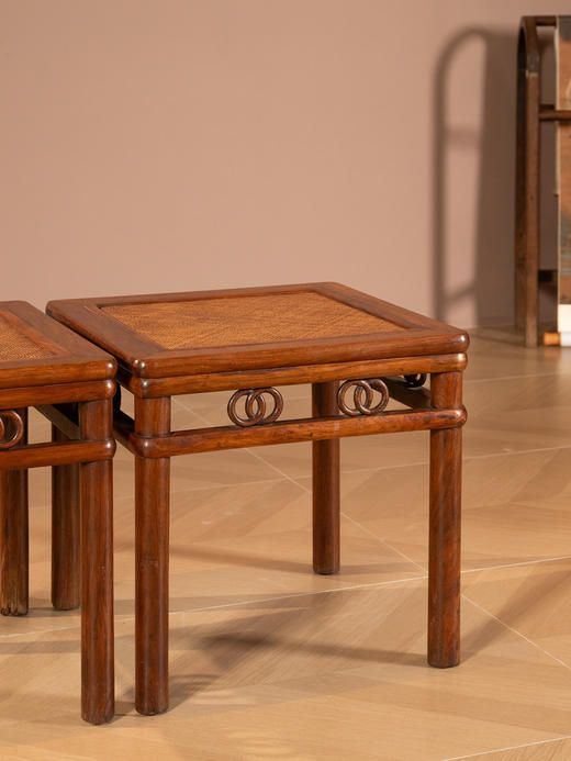 清	黄花梨圆包圆双圈卡子花方凳（一对） 商品图4