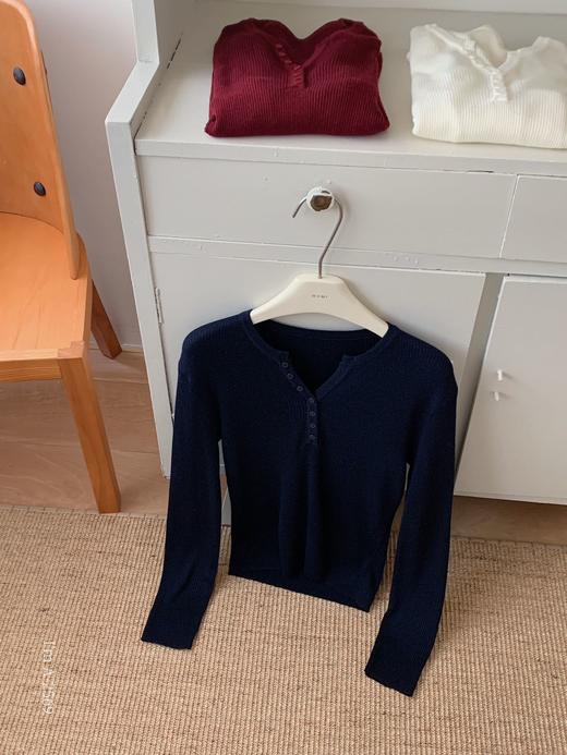 💗【AMOMI秋意绵绵·小粒排扣针织衫112-A2569😎】 🤍新色新条纹，🌟穿搭灵感不重样 🤍绵羊毛升级，🥳温柔又抗冻  🤍一衣穿三季，性价比拉满🔥 商品图6