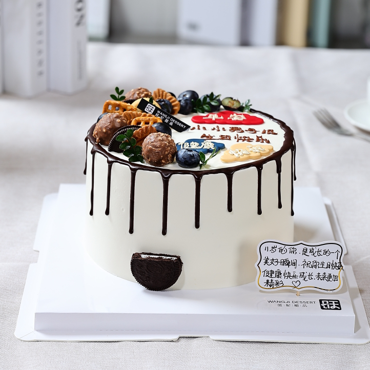 新鲜芒果与百利脆脆片夹心，有进口动物淡奶油和混合乳脂奶油可选