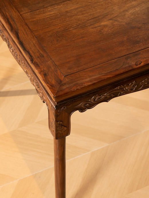 清	红木螭龙纹展腿方桌 商品图3