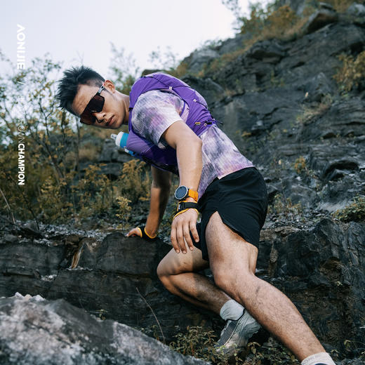 奥尼捷勃朗峰系列越野背包透气舒适轻量化水壶包长距离越野包骑行包12L(含2个500ml软水壶) 商品图5