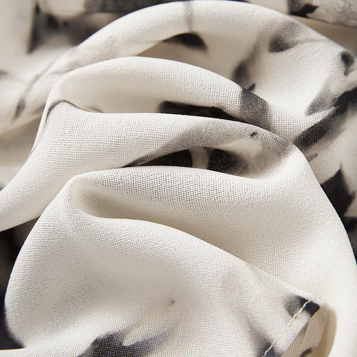 「高货wl」全新升级【铂金会员293/天猫389/差价96】(05725)洛诗琳气质优雅一字肩上衣2025秋季设计感雪纺印花上衣女 商品图3