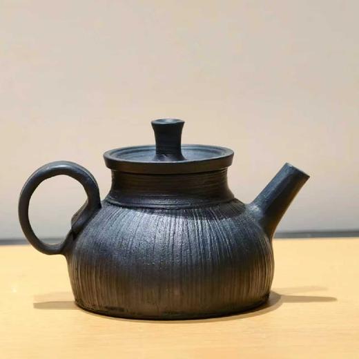黑陶渗碳高身水平壶 商品图0