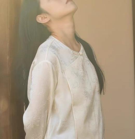 新中式斜襟衬衫 线描光影感提花☀ 包边圆领修饰脸型 匠心一字扣汇集东方气韵 商品图1