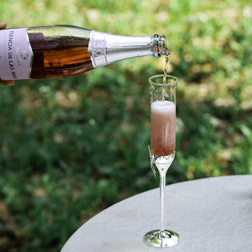 【粹溪湾无醇起泡葡萄汁】12年畅销爆款无醇起泡酒，全家老小抢着续杯的聚会神器人0酒精狂欢，畅饮不醉100%纯葡萄酿造，香气泡绵密，氛围十足入口清新，生产日期：2025年2月4日 保质期：2年 商品图5