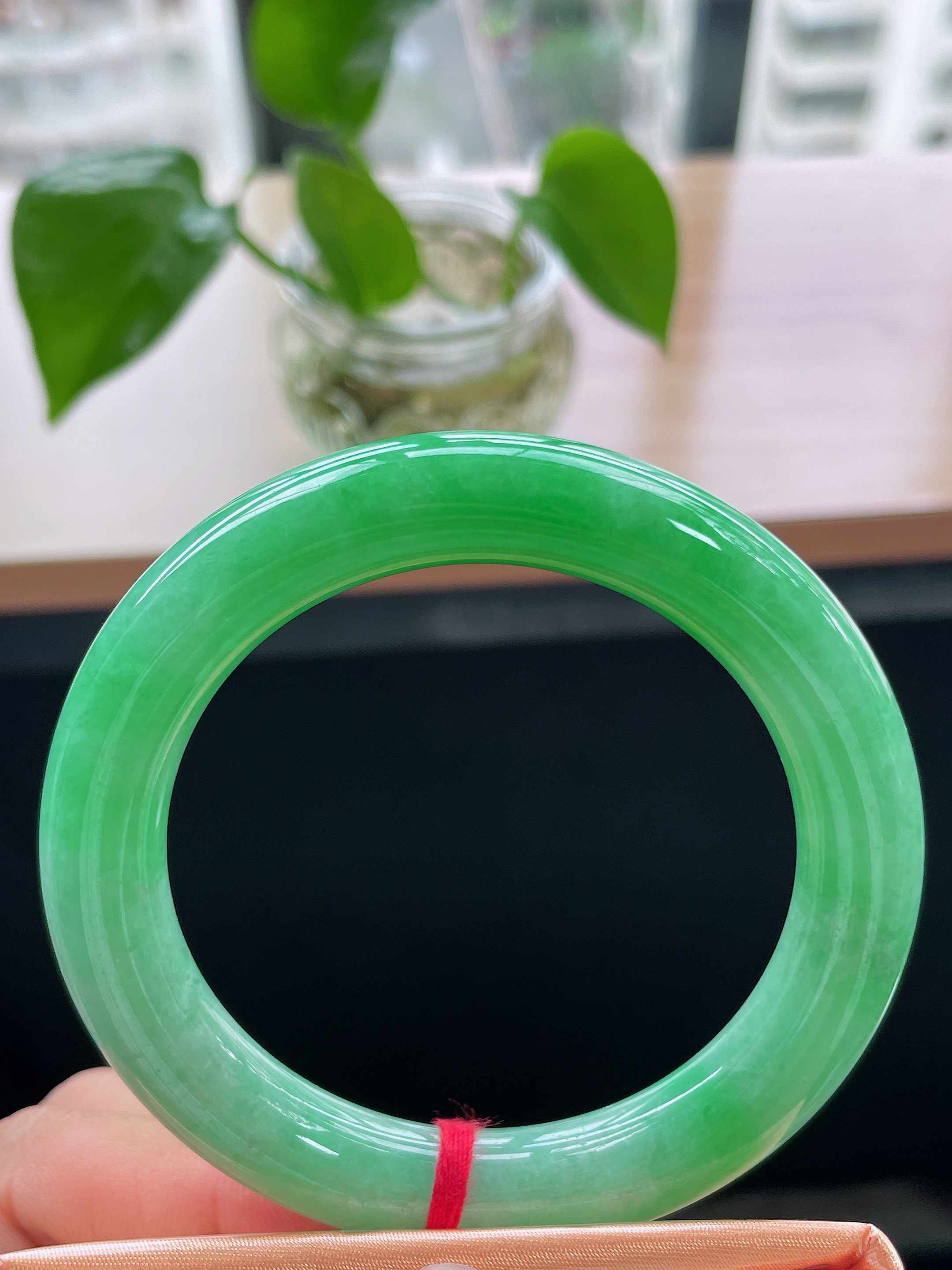 54圆条翡翠手镯