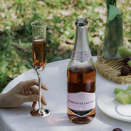 【粹溪湾无醇起泡葡萄汁】12年畅销爆款无醇起泡酒，全家老小抢着续杯的聚会神器人0酒精狂欢，畅饮不醉100%纯葡萄酿造，香气泡绵密，氛围十足入口清新，生产日期：2025年2月4日 保质期：2年 商品图3