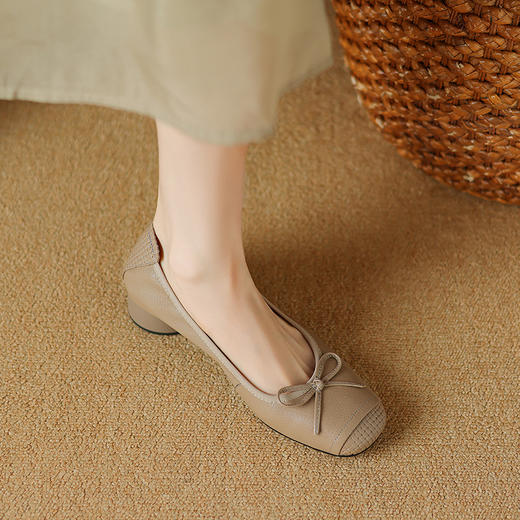 【预售5天】软羊皮单鞋女春秋浅口蝴蝶结红色软底粗跟中跟真皮通勤女鞋DPJ&2673 商品图3