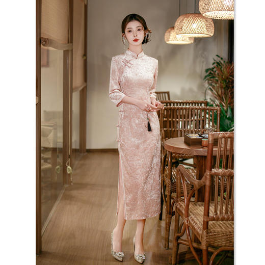 SKY 22799钻石绒长款七分袖压花旗袍复古国风素雅中式旗袍 商品图1