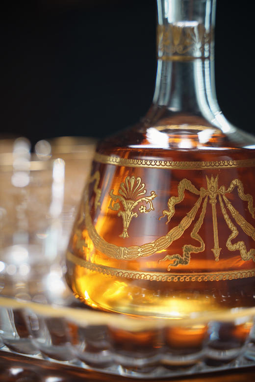 【已售】独角鹿西洋古董20世纪初法国著名水晶工坊圣路易出品24K描金修饰Congress花纹款精雕水晶酒具套件 商品图4