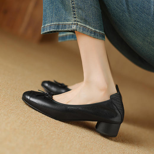 【预售5天】软羊皮单鞋女春秋浅口蝴蝶结红色软底粗跟中跟真皮通勤女鞋DPJ&2673 商品图2