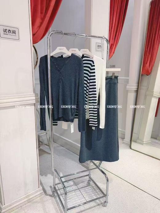 【门店同款】ENJOY秋季V领排扣打底衫 165803653 商品图0