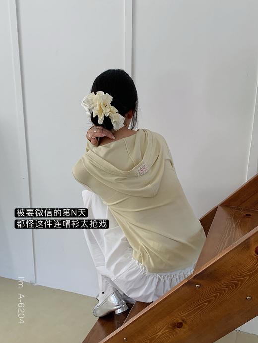 老米优品🎈3-5天！轻松拿捏「不费力的秋日时髦」《爱心刺绣连帽衫》秋日tee, 自带绒感的慕斯羊绒，像把晒了一整天的毯子披在身上🧸 弹力好~T250915A 商品图6