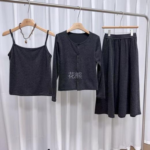 【糯米慵懒三件套装】手感堪比羊绒!专柜货捡漏案长袖开衫+吊带背心+半裙!版型特别好，上身遮肉显瘦!整个人又长又直特别显气质! 商品图1