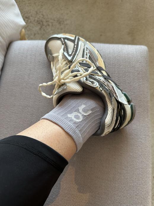 昂&*跑情侣款 中腰袜 商品图4