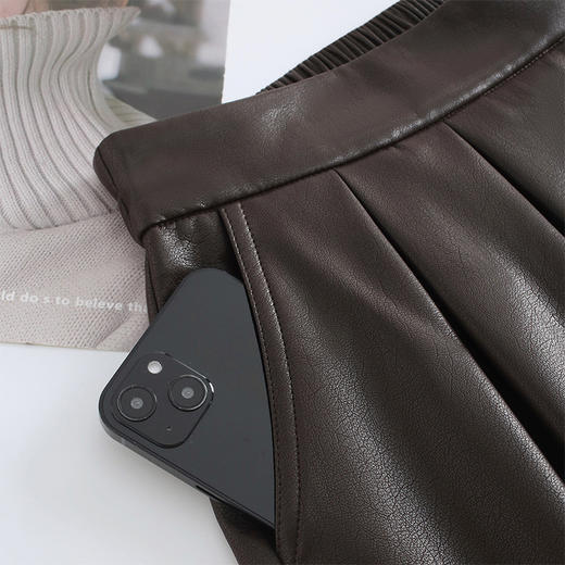 QYM 765-Y松紧高PU皮裙时尚气质优雅半身裙水洗皮大摆裙 商品图3