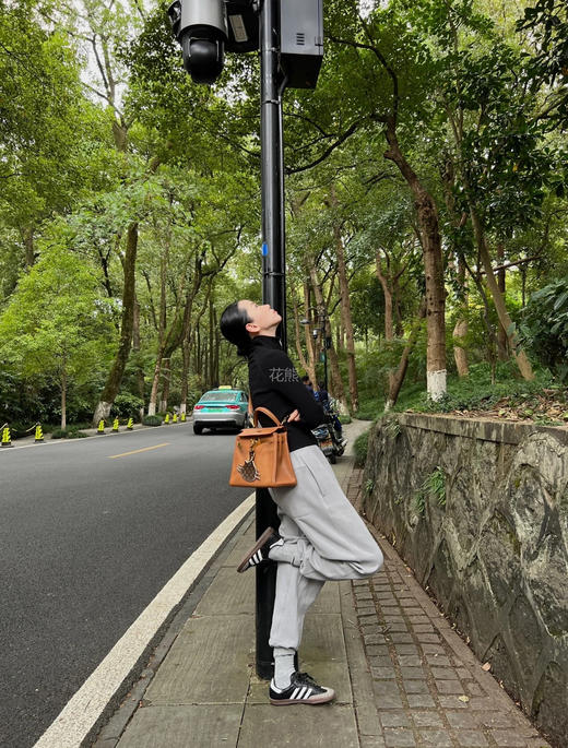 【lu同款蚕丝小蛮腰热能衣】一穿即修身的版型!巨显瘦巨保暖!!秋装白名单 前后双C线，收腰薄背!!让肉肉一秒“隐形”!△内里天然绵羊毛+桑蚕丝的神仙组合，亲肤又保暖! 商品图1