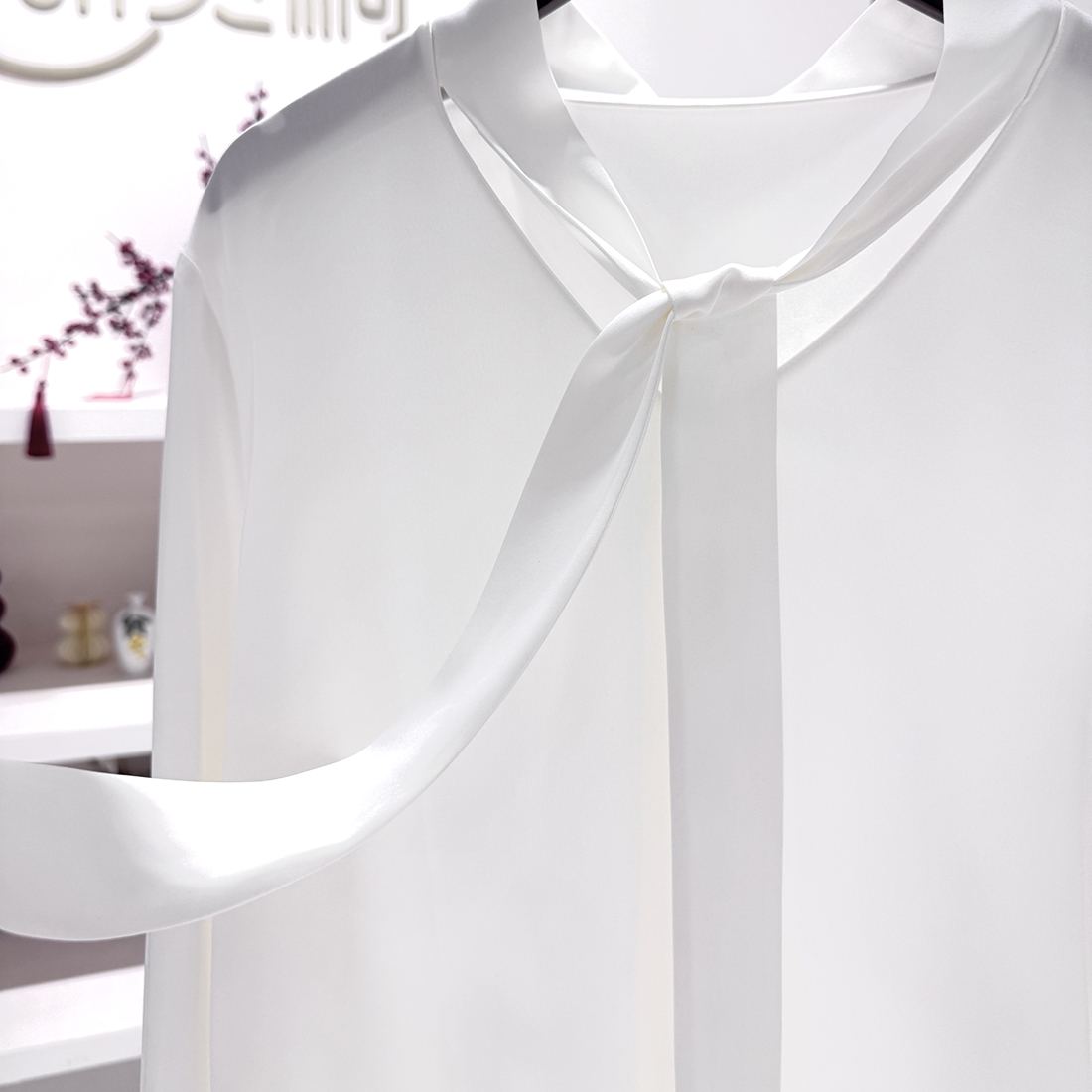 火桐hooton铂金系列 重磅23姆米乔缎V领飘带真丝上衣YT3036