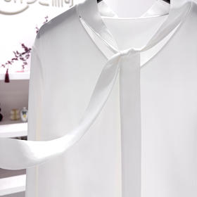 火桐hooton铂金系列 重磅23姆米乔缎V领飘带真丝上衣YT3036