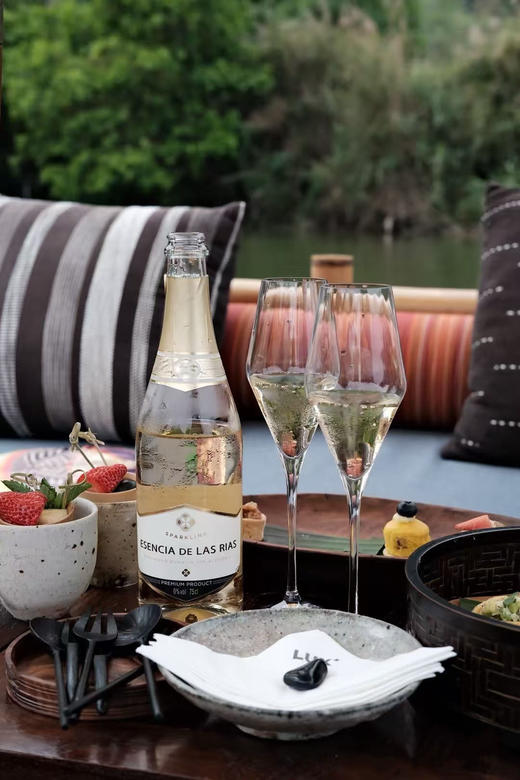 【粹溪湾无醇起泡葡萄汁】12年畅销爆款无醇起泡酒，全家老小抢着续杯的聚会神器人0酒精狂欢，畅饮不醉100%纯葡萄酿造，香气泡绵密，氛围十足入口清新，生产日期：2025年2月4日 保质期：2年 商品图11