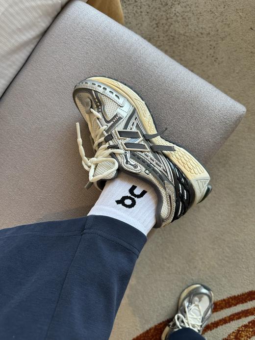 昂&*跑情侣款 中腰袜 商品图2