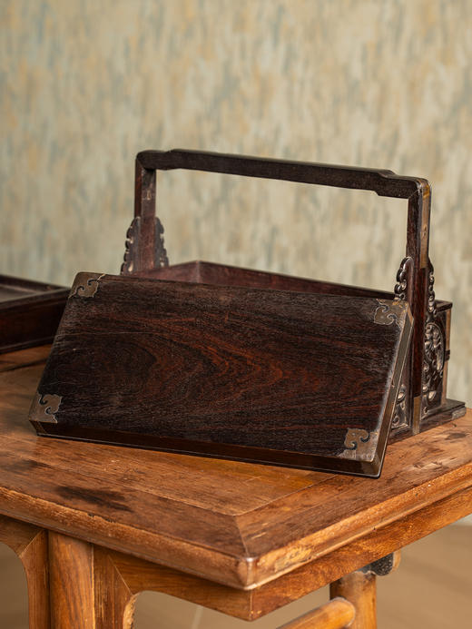 清早期	紫檀铜包角三撞提梁盒 商品图4