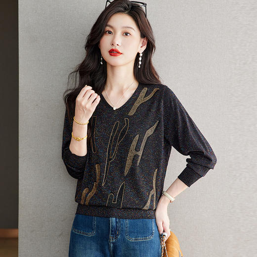 M2747-158高级感V领毛衣女秋冬打底衫2025宽松休闲针织衫内搭别致烫钻上衣 商品图3